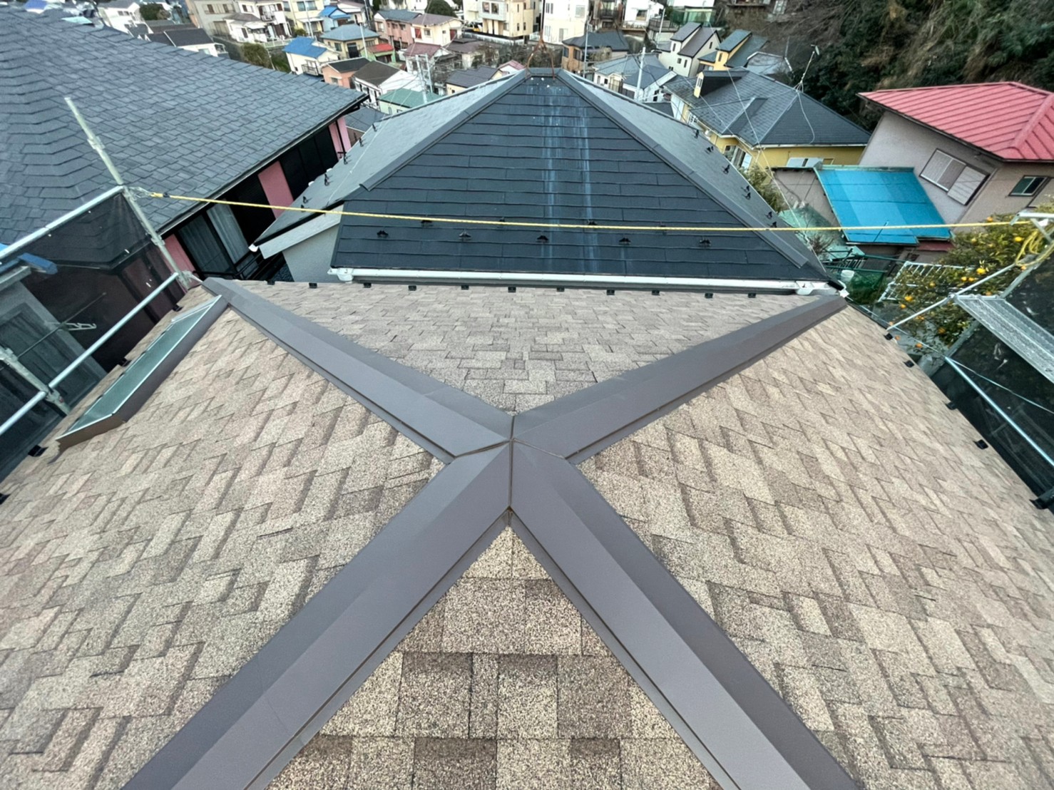 横浜市南区で屋根カバー工法を行いました。